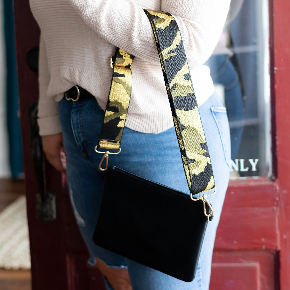 Black Madeline Wristlet